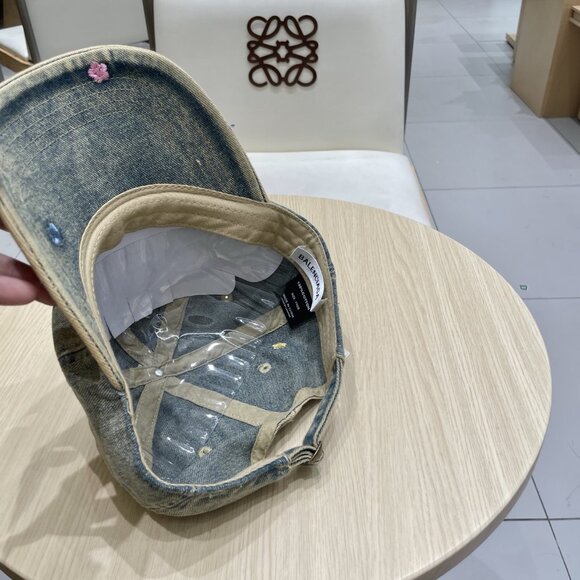 Balenciaga Hat - Picture 6 of 6